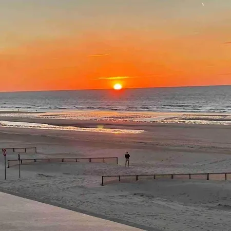 Daire Near Ostend With Sea View